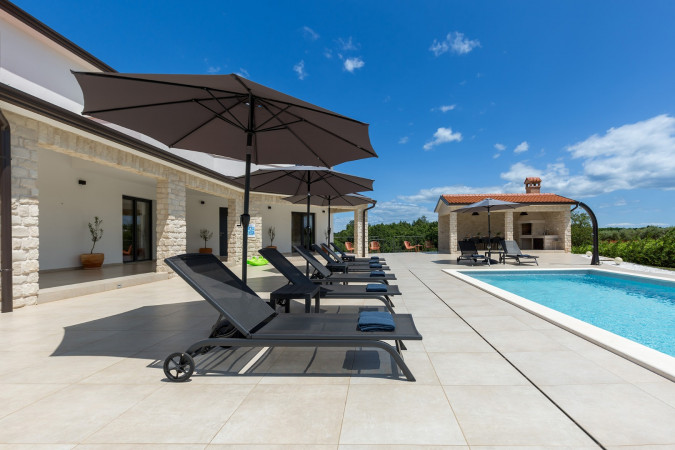 Iskusite vrhunski smještaj, Villa Sun Istria s bazenom i teretanom u Višnjanu Višnjan